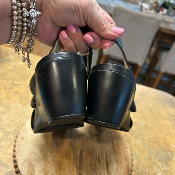 Blondo Black Leather Women's Strappy Sandals - Picture 3 of 7